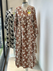Dress with floral embroidery