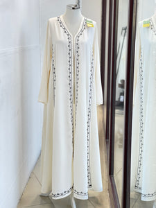 Abaya met borduursels en lint